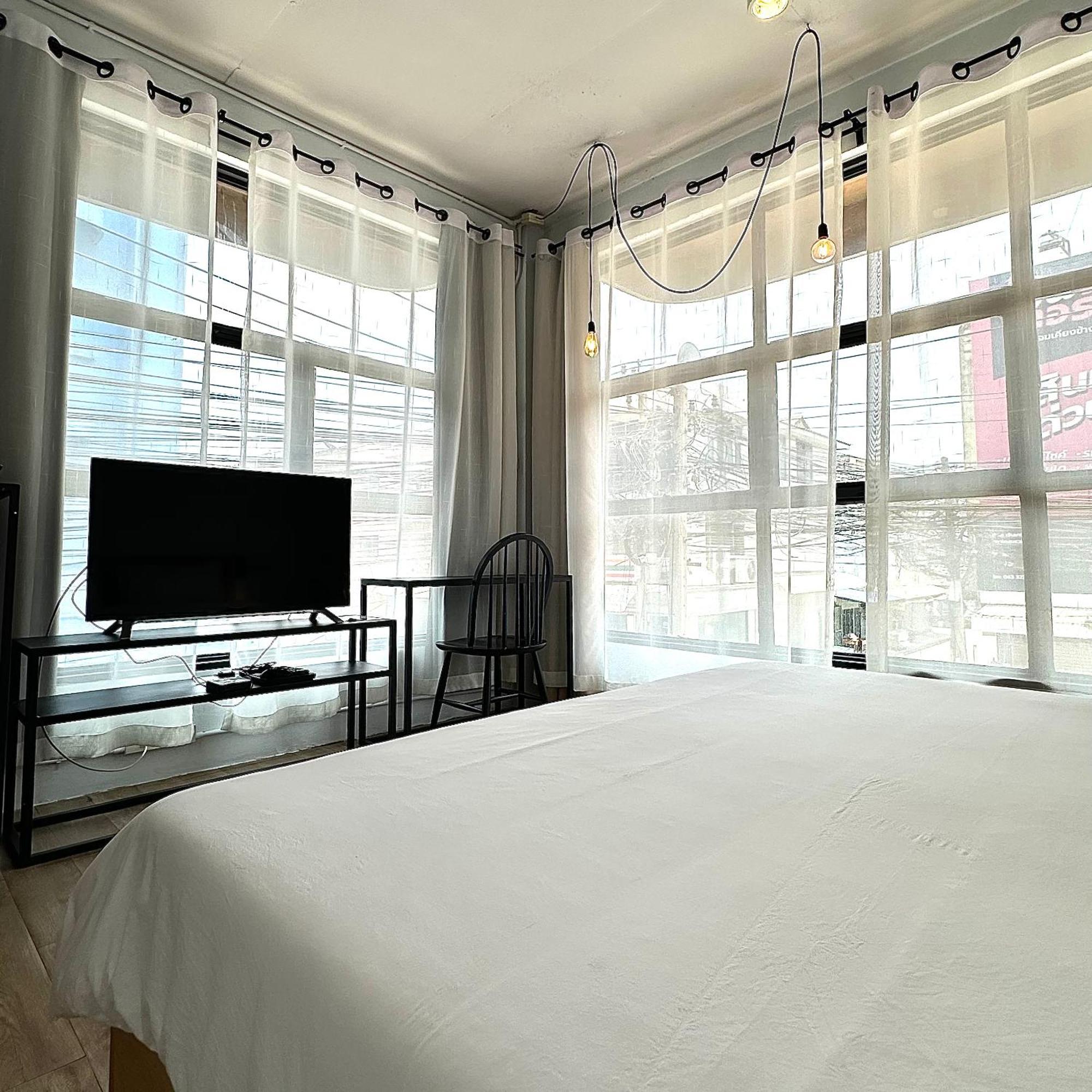 Beige Poshtels + Netflix Pansiyon Bangkok Dış mekan fotoğraf