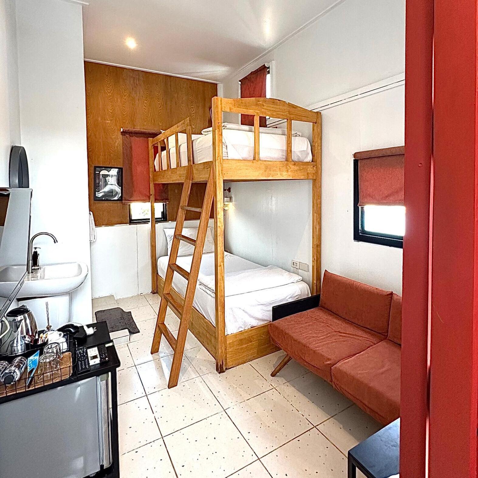 Beige Poshtels + Netflix Pansiyon Bangkok Dış mekan fotoğraf