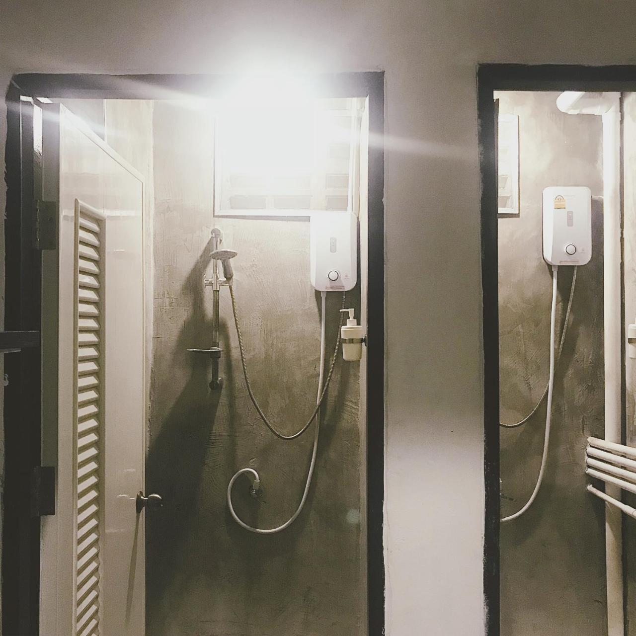 Beige Poshtels + Netflix Pansiyon Bangkok Dış mekan fotoğraf